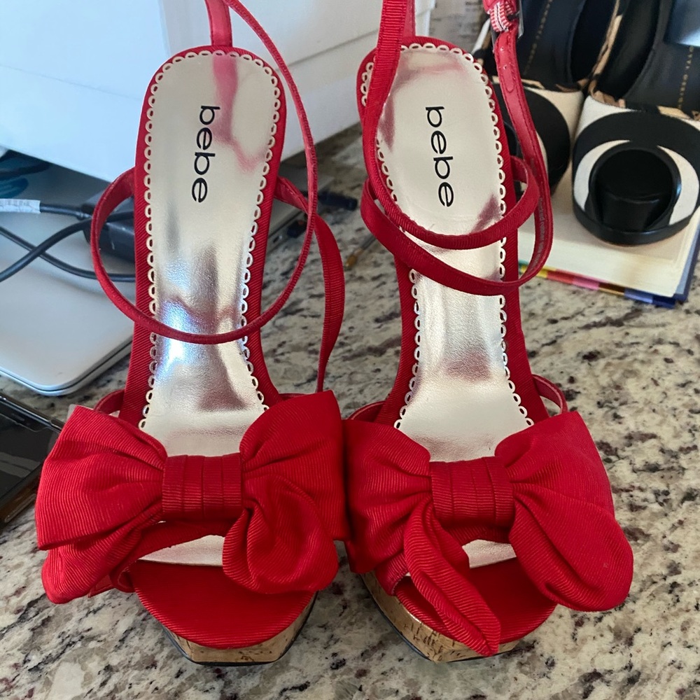 Red Bebe pump